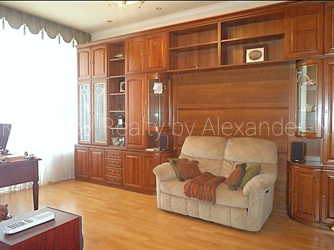 продажа многокомнатной квартиры номер A-173098 в Приморском районе, фото номер 33